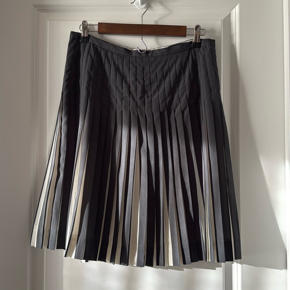 J Crew pleated a line skirt. Black and white. Size 6